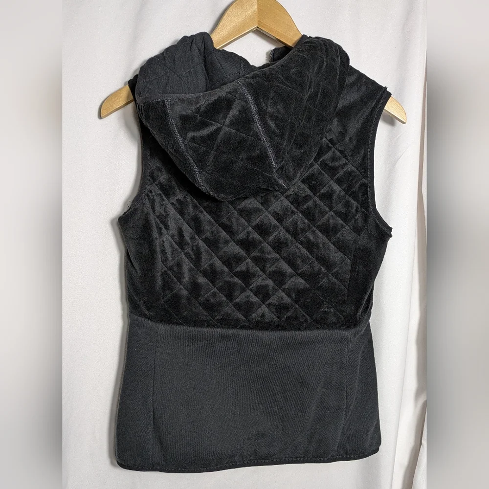 Women's Black North Face Reversible Hooded Vest, Warm,‎ Cozy, Fall/Winter Sz S
